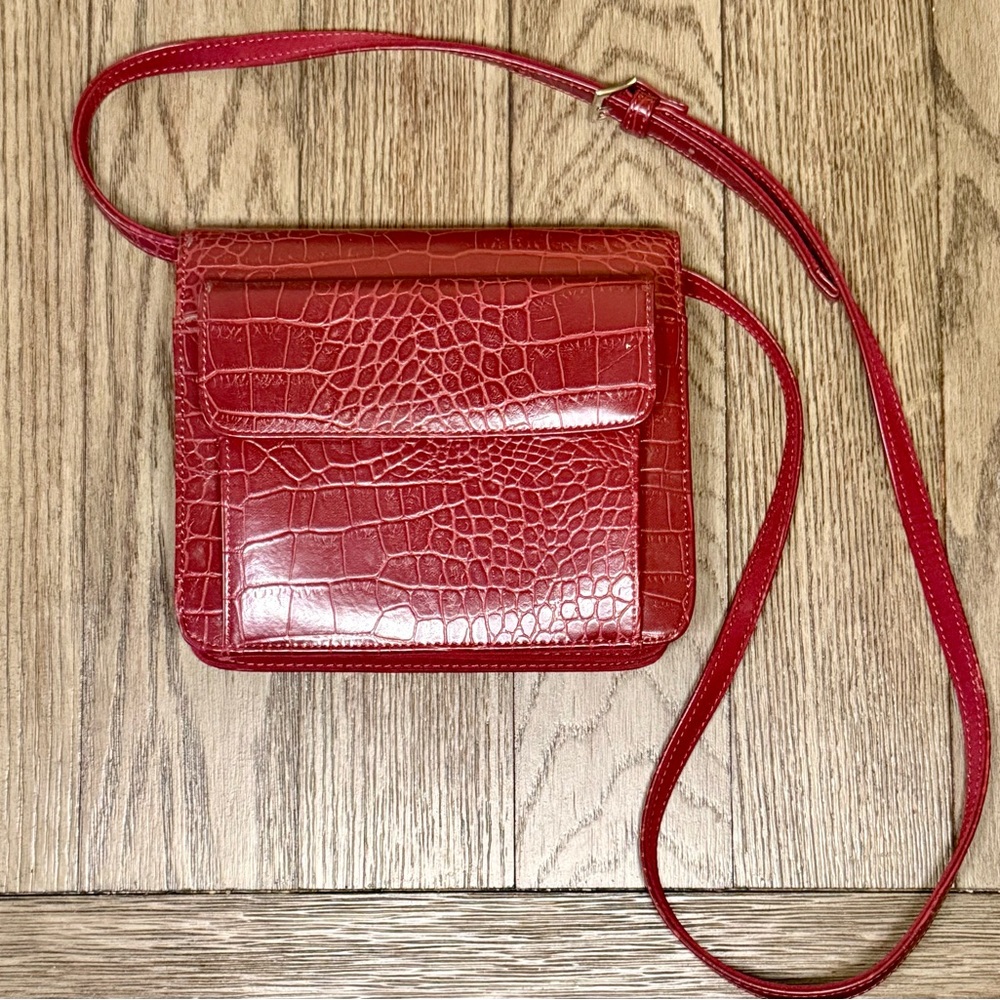 Vintage Nine West Red Crocodile-Pattern Crossbody Bag. Never used.